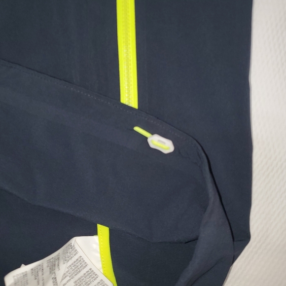 New Balance Beacon Running Jacket Winbreaker Yellow Black Women Medium - Picture 8 of 12